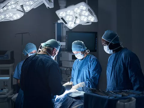adventhealth-doctor-surgery-in-progress