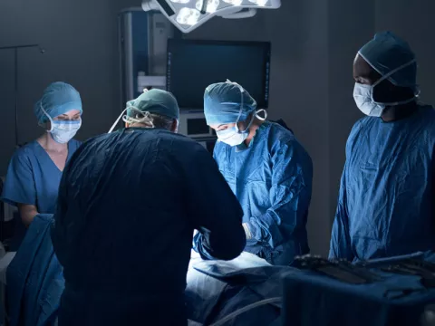 surgeons-operating